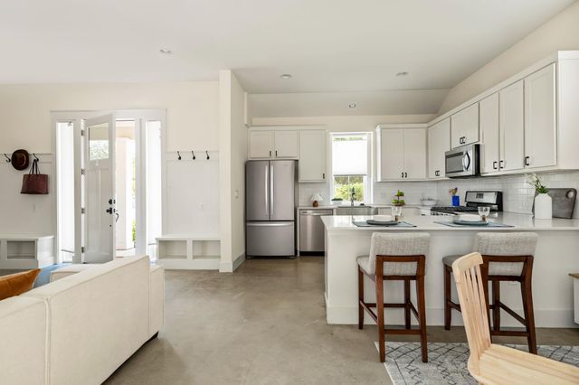 1176 Lott Ave, Austin, TX 78721