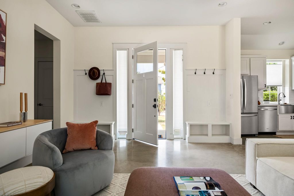 1176 Lott Ave, Austin, TX 78721