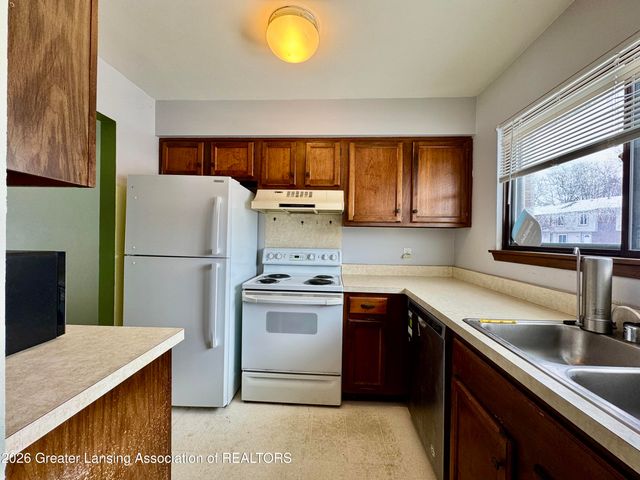 2120 La Mer Lane, Haslett, MI 48840