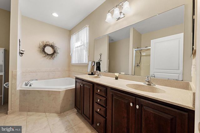 140 BRIARWOOD DR, Tuckerton, NJ 08087