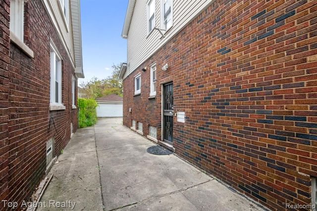 16565 Roselawn Street, Detroit, MI 48221