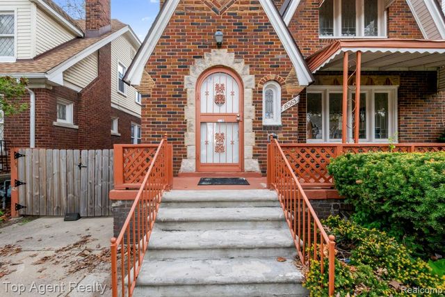 16565 Roselawn Street, Detroit, MI 48221