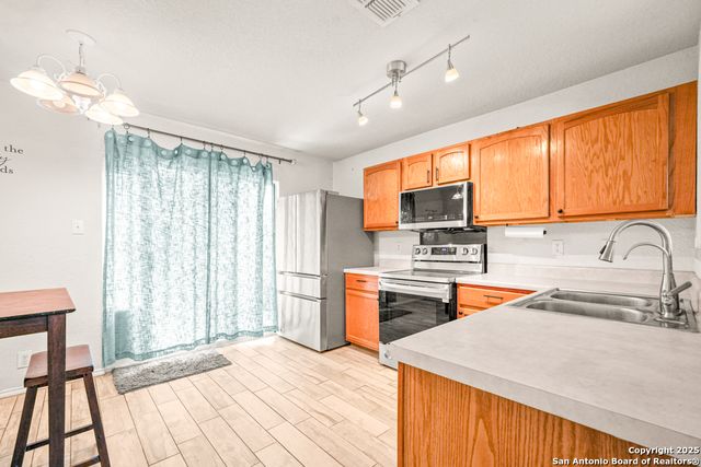 2718 Moon Rock, Converse, TX 78109