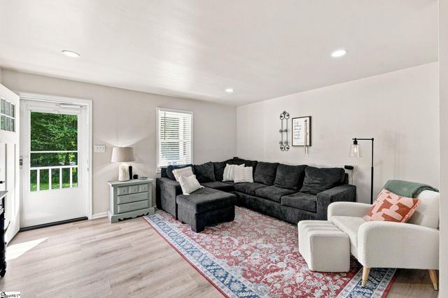 23 Lee Way, Taylors, SC 29687