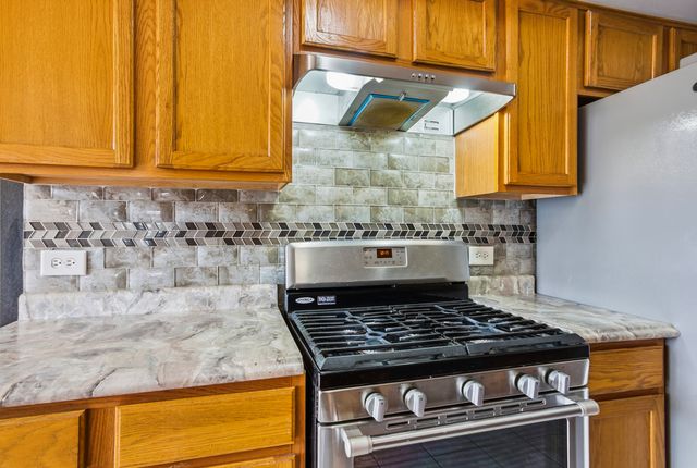 5610 W VON Avenue A, Monee, IL 60449