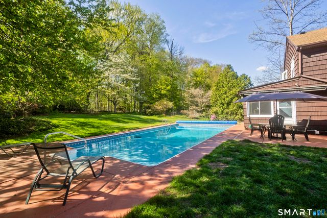 10 Cliffmount Drive, Bloomfield, CT 06002