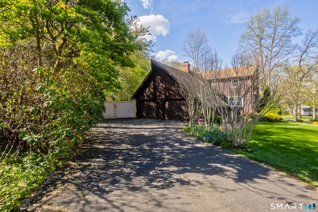 10 Cliffmount Drive, Bloomfield, CT 06002