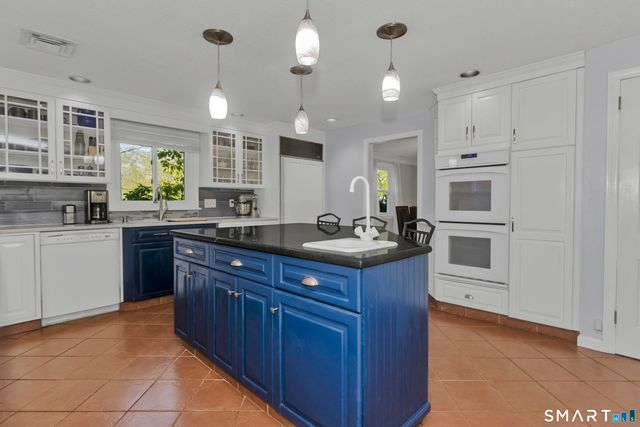 10 Cliffmount Drive, Bloomfield, CT 06002