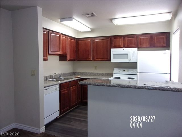 5440 River Glen Drive 382, Las Vegas, NV 89103