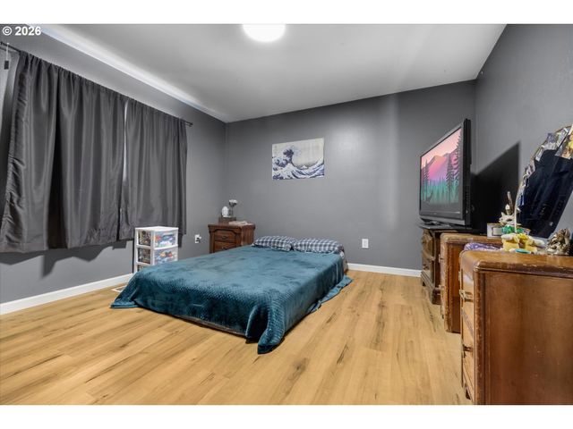 1585 Ne 18TH St, Gresham, OR 97030