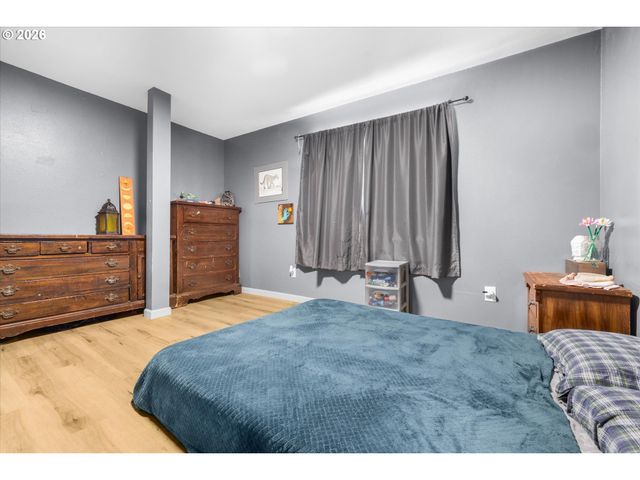1585 Ne 18TH St, Gresham, OR 97030