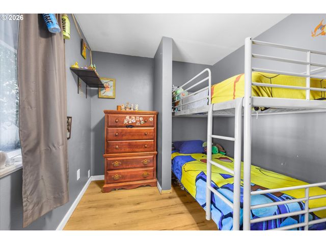 1585 Ne 18TH St, Gresham, OR 97030