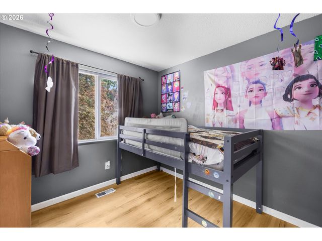 1585 Ne 18TH St, Gresham, OR 97030