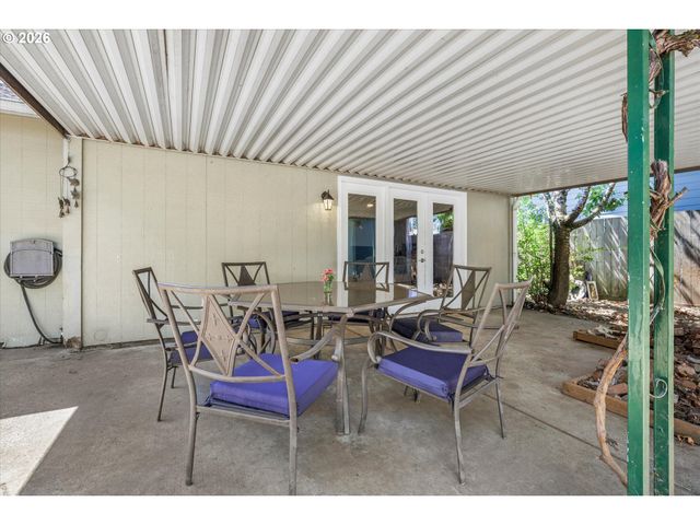1585 Ne 18TH St, Gresham, OR 97030