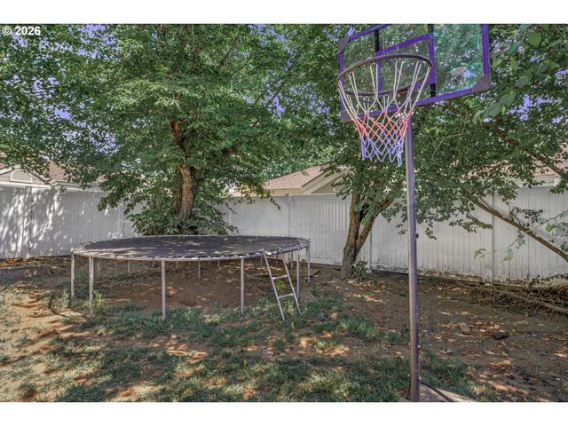 1585 Ne 18TH St, Gresham, OR 97030