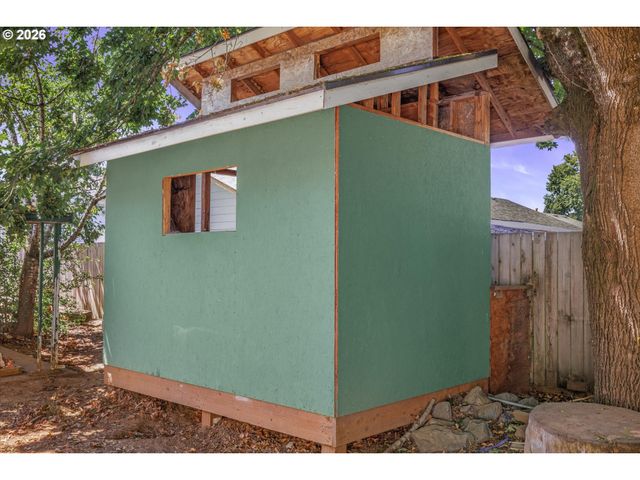1585 Ne 18TH St, Gresham, OR 97030