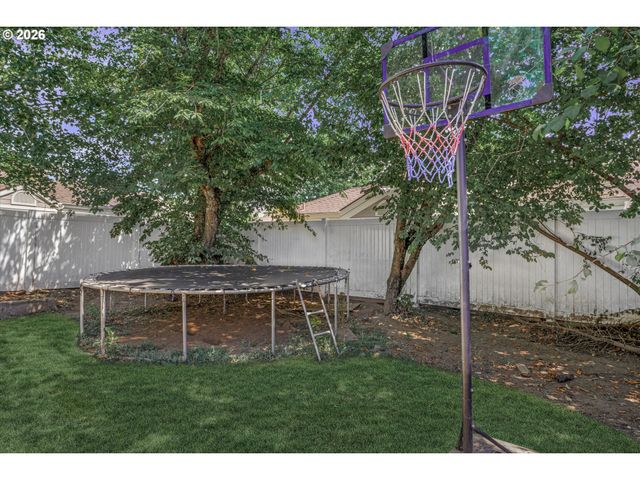 1585 Ne 18TH St, Gresham, OR 97030