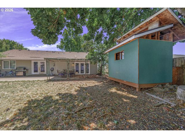 1585 Ne 18TH St, Gresham, OR 97030