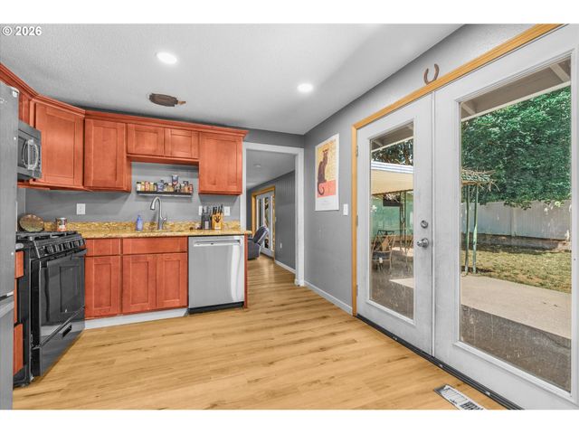 1585 Ne 18TH St, Gresham, OR 97030