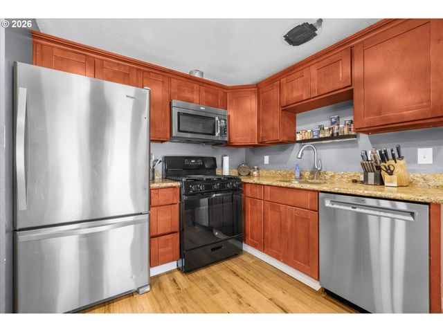 1585 Ne 18TH St, Gresham, OR 97030