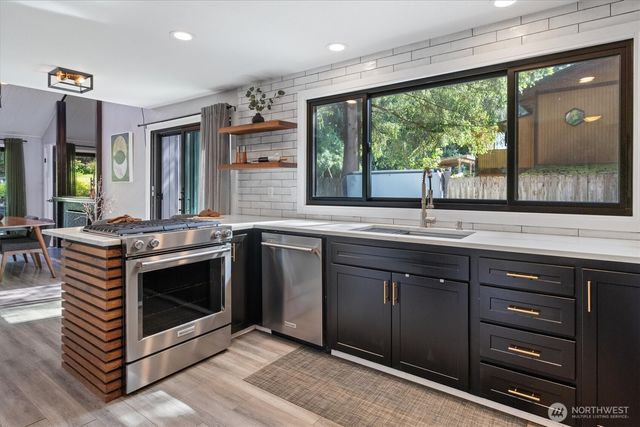 2404 Manorwood Drive SE, Puyallup, WA 98374