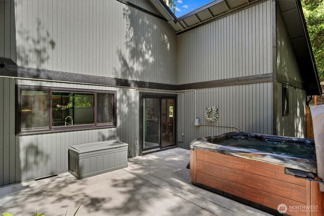 2404 Manorwood Drive SE, Puyallup, WA 98374