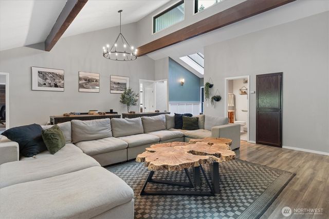 2404 Manorwood Drive SE, Puyallup, WA 98374