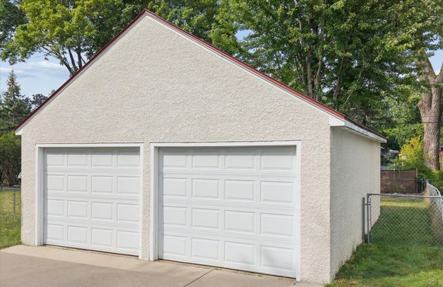 1747 Pinewood Drive, Shoreview, MN 55126