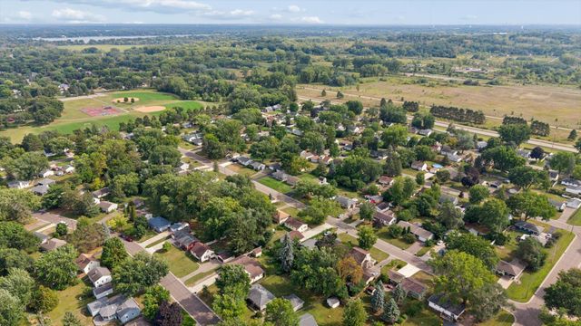 1747 Pinewood Drive, Shoreview, MN 55126