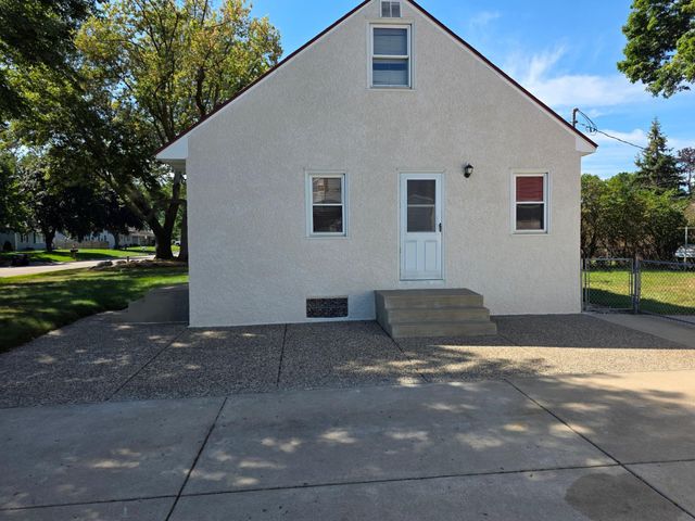 1747 Pinewood Drive, Shoreview, MN 55126