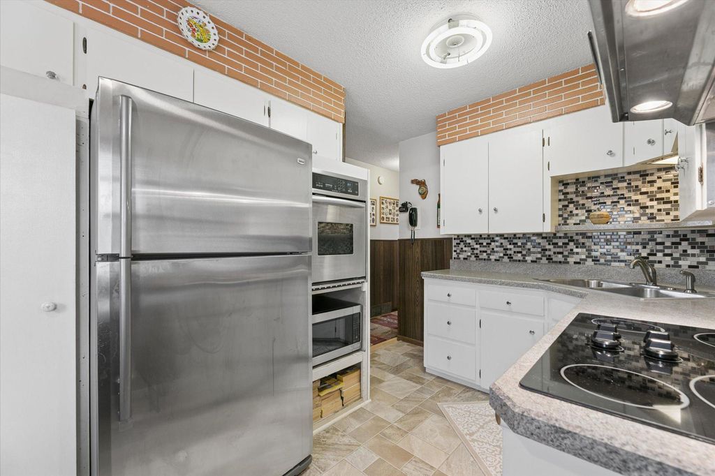 1747 Pinewood Drive, Shoreview, MN 55126 — photo 5