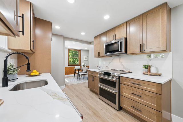 383 Lakeview DRIVE, South Strabane, PA 15301