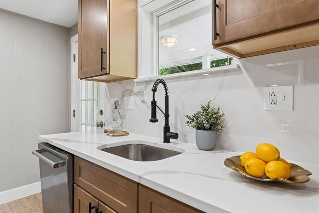 383 Lakeview DRIVE, South Strabane, PA 15301