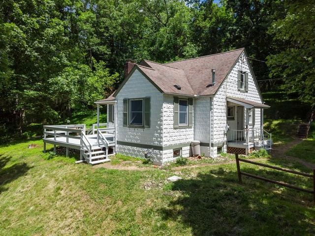 383 Lakeview DRIVE, South Strabane, PA 15301