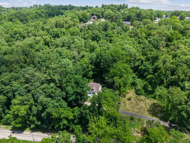 383 Lakeview DRIVE, South Strabane, PA 15301
