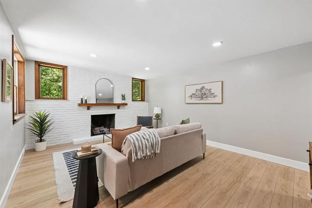 383 Lakeview DRIVE, South Strabane, PA 15301