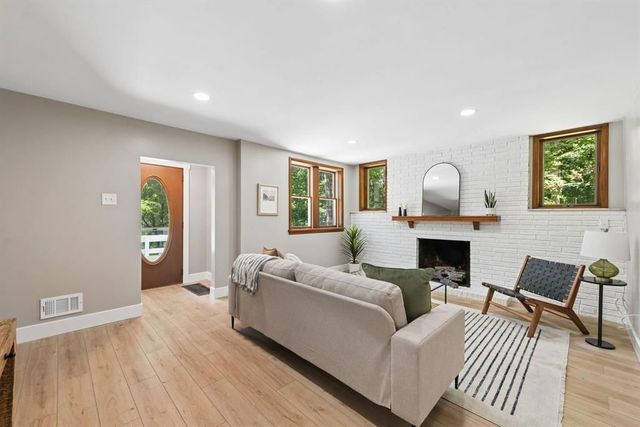 383 Lakeview DRIVE, South Strabane, PA 15301