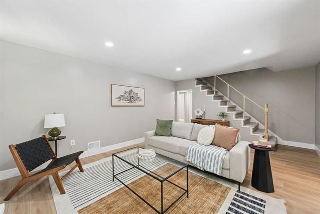 383 Lakeview DRIVE, South Strabane, PA 15301