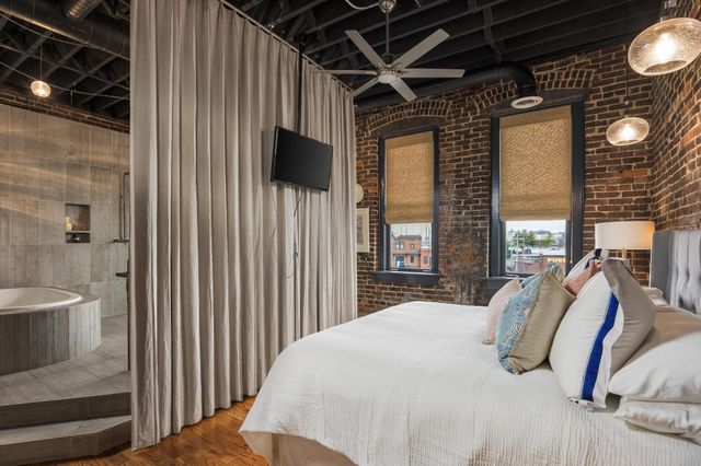 55 E Main St Apt 304, Chattanooga, TN 37408