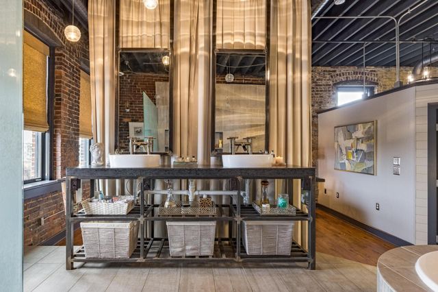 55 E Main St Apt 304, Chattanooga, TN 37408