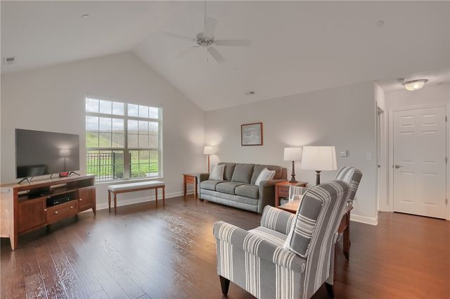 905 Spring Valley Dr, Jackson Twp, PA 16063