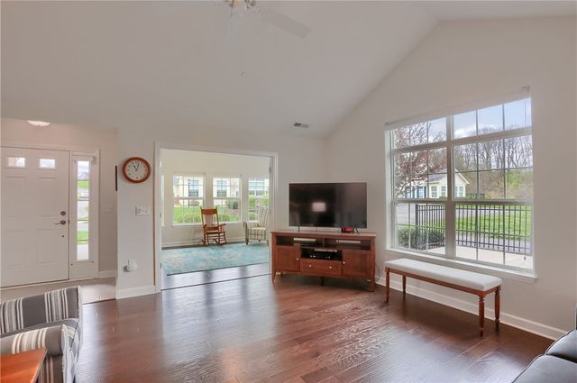 905 Spring Valley Dr, Jackson Twp, PA 16063