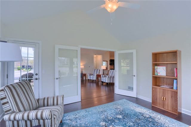 905 Spring Valley Dr, Jackson Twp, PA 16063