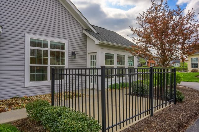 905 Spring Valley Dr, Jackson Twp, PA 16063