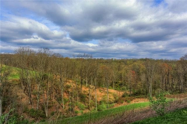 905 Spring Valley Dr, Jackson Twp, PA 16063