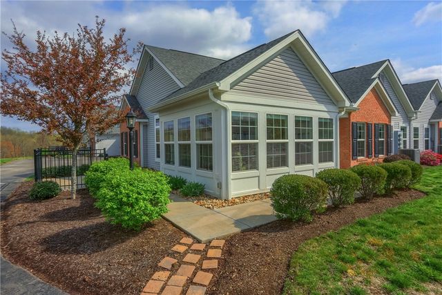 905 Spring Valley Dr, Jackson Twp, PA 16063