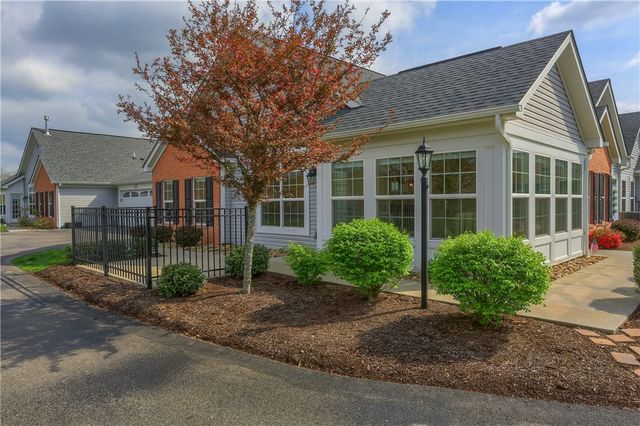 905 Spring Valley Dr, Jackson Twp, PA 16063