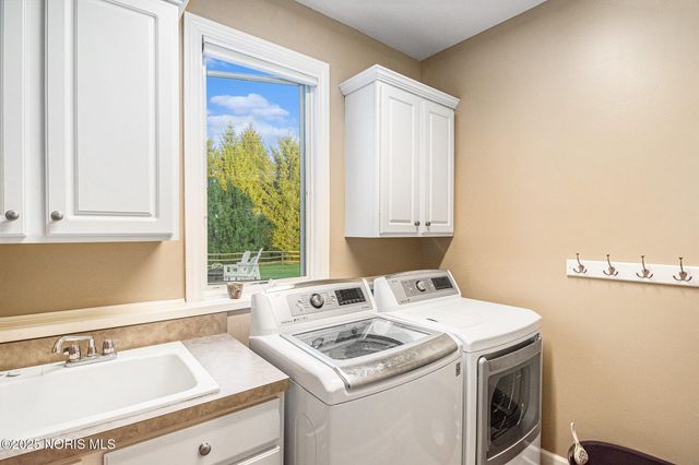 3963 Coneflower Lane, Maumee, OH 43537