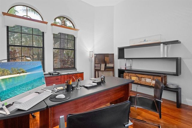 392 Coconut Cir, Weston, FL 33326