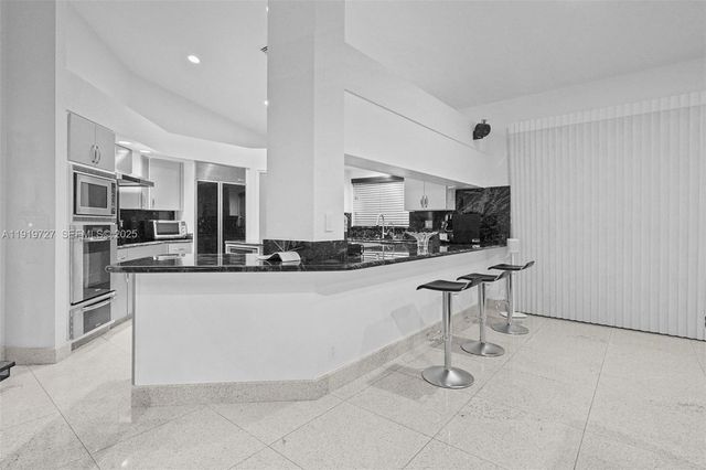 392 Coconut Cir, Weston, FL 33326